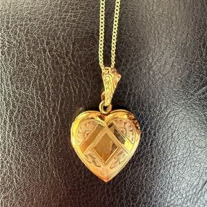 Vintage Gold Plated Heart Locket 9.5 “ chain